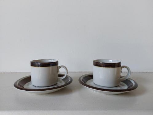 2 kop en schotels Karelia Arabia Finland jaren 70, Huis en Inrichting, Keuken | Servies, Kop(pen) en/of Schotel(s), Overige stijlen