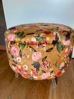 Nieuw gestoffeerd vintage poef, Huis en Inrichting, Banken | Voetenbanken en Poefen, Ophalen, Nieuw, Rond, Minder dan 50 cm