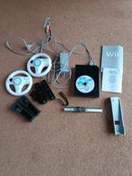 Zwarte Wii met 2 controllers, stuurtjes en Mario Kart, Ophalen of Verzenden, Zo goed als nieuw, Met 2 controllers