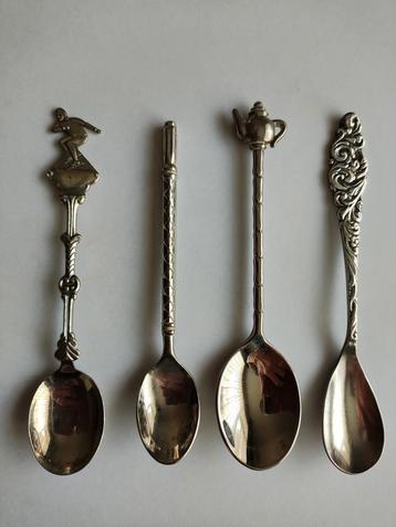 4 mooie lepeltjes (zilver, verzilverd?) o.a. Sola, VARA beschikbaar voor biedingen
