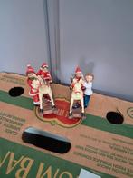 4 kinderen met hobbelpaard, Ophalen of Verzenden, Zo goed als nieuw