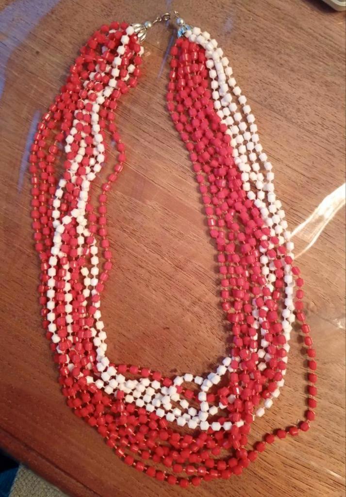 Set van 2x Kunststof Vintage kettingen., Sieraden, Tassen en Uiterlijk, Kettingen, Gebruikt, Overige materialen, Groen, Ophalen of Verzenden