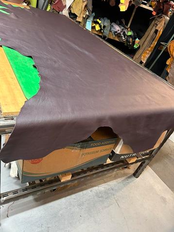 4 paarse kleur halve huiden 1,5 mm dik soepel A512-13-14-15 beschikbaar voor biedingen