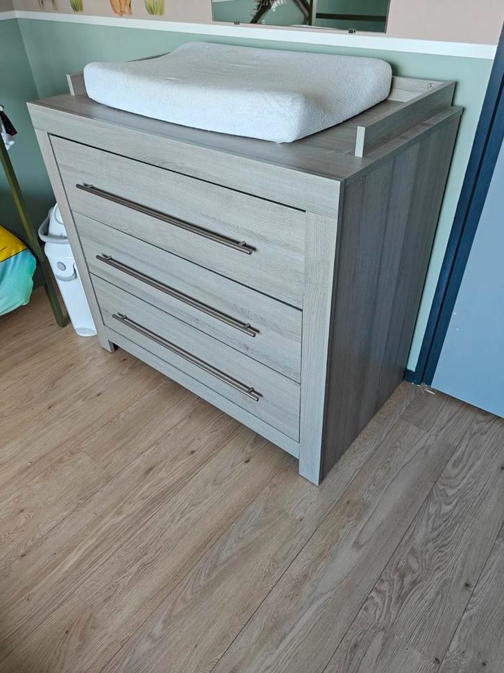 Babykamer meubels: Commode, Kast, Kinderbedje, box, Kinderen en Baby's, Kinderkamer | Commodes en Kasten, Zo goed als nieuw, Commode