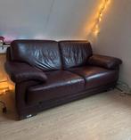 Gratis: Bordeauxrode leren bank goede staat, Huis en Inrichting, Banken | Bankstellen, Ophalen, Gebruikt, 150 tot 200 cm, Driepersoons