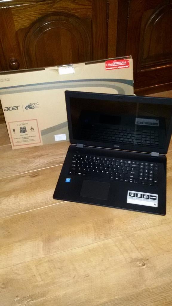 Laptop Acer weinig gebruikt, Computers en Software, Windows Laptops, Ophalen