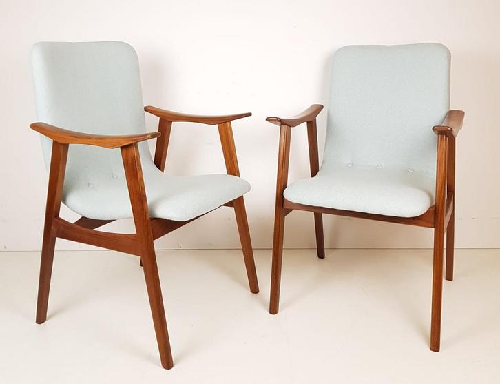 Van Teeffelen fauteuils teak hout licht blauwe stof nieuw, Huis en Inrichting, Stoelen, Zo goed als nieuw, Twee, Hout, Blauw, Ophalen of Verzenden