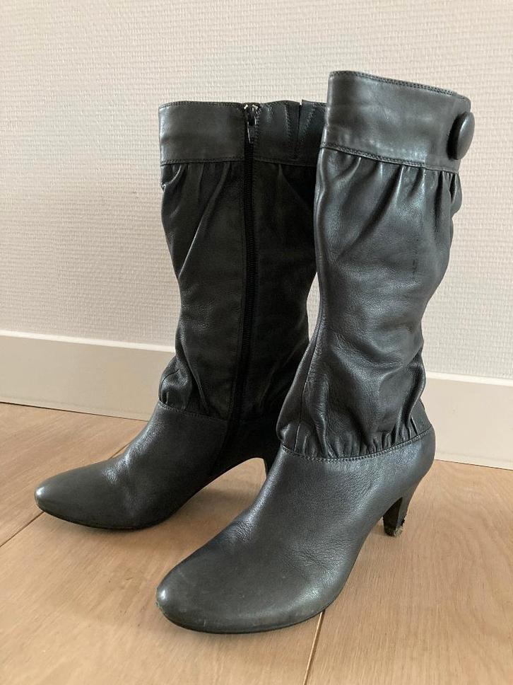 Mooie vintage-look grijze laarzen, (SPM) mt 38, Kleding | Dames, Schoenen, Zo goed als nieuw, Hoge laarzen, Grijs, Ophalen of Verzenden