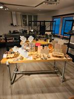 Gave industriële showtafel van staal met massief houten blad, Ophalen