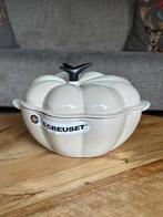 Le Creuset Pompoenpan 22 cm - Meringue, Ophalen of Verzenden, Nieuw, Gietijzer, Koekenpan of Braadpan