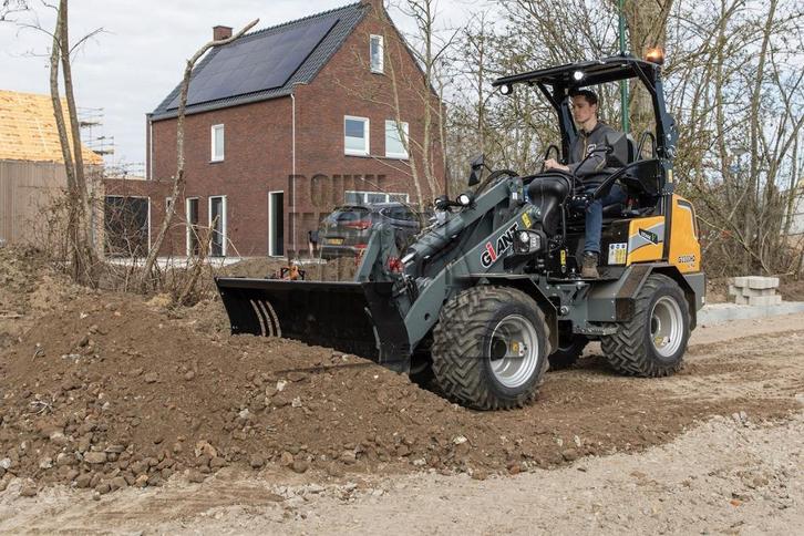 Giant minishovel / kniklader / wiellader te huur, Doe-het-zelf en Verbouw, Gereedschap | Handgereedschap, Zo goed als nieuw, Ophalen of Verzenden
