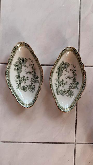 Antieke Smalle Schalen Set beschikbaar voor biedingen