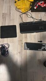 Gaming toetsen bord en muis mat en gaming muis, Computers en Software, Toetsenborden, Ophalen of Verzenden, Zo goed als nieuw