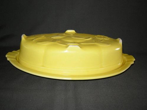 felgele puddingvorm met reliëf van een eendje, Antiek en Kunst, Antiek | Servies los, Ophalen of Verzenden