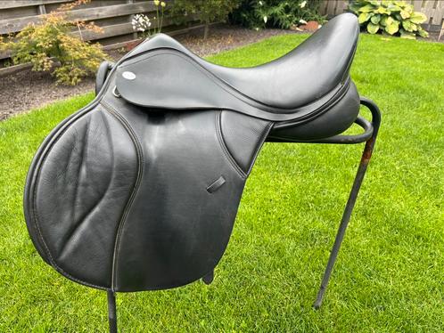 Thorowgood T8 veelzijdigheidszadel 17,5 inch, Dieren en Toebehoren, Paarden en Pony's | Zadels, Overige soorten, Ophalen of Verzenden