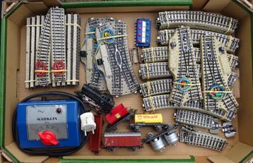 Marklin treinbaan met 3 railovalen en 4 elektrische wissels beschikbaar voor biedingen