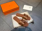 Hermes slippers bruin, Ophalen of Verzenden, Zo goed als nieuw, Bruin