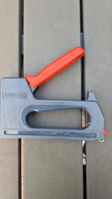 Novus J-08 Handtacker beschikbaar voor biedingen