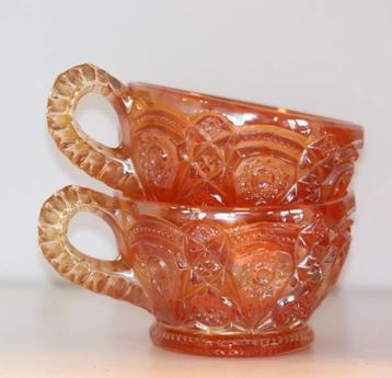 Carnival glass theekopjes beschikbaar voor biedingen