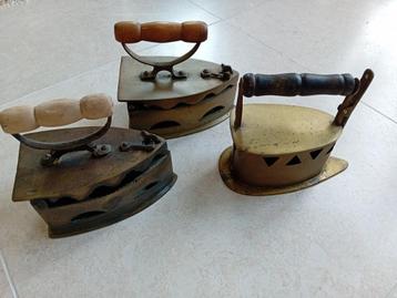 3x Antiek strijkijzer. beschikbaar voor biedingen