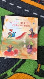 Boek op een grote paddenstoel, Ophalen, Zo goed als nieuw