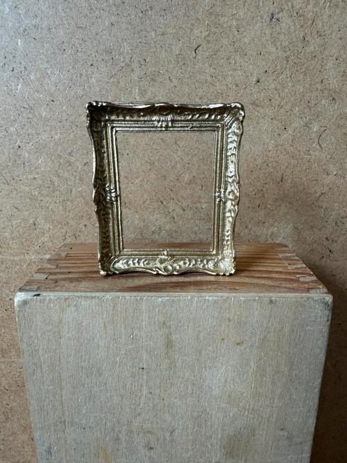 Lijst - 5.5x4.7cm - resin, Verzamelen, Poppenhuizen en Toebehoren, Poppenhuis, Ophalen of Verzenden