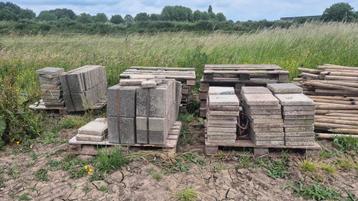 Stoeptegels op pallets beschikbaar voor biedingen