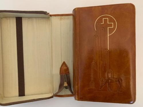 vintage missaal, 1952  in leren foudraal, Antiek en Kunst, Antiek | Religie, Ophalen of Verzenden