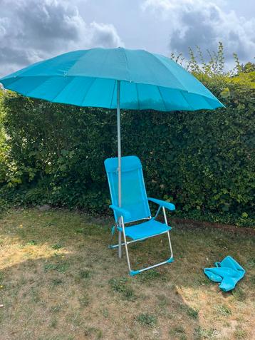 Grote parasol met strandstoel aqua blauw beschikbaar voor biedingen