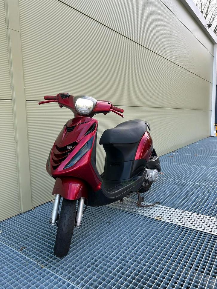 Nette Piaggio Zip // 2018 // Geel Kenteken, Fietsen en Brommers, Brommers | Derbi, Zo goed als nieuw, Ophalen