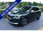 BMW X1 sDrive18i '23 FULL, LEER, PANO, ADAPT, NIEUWST., 136 pk, Gebruikt, Met garantie (alle), Leder