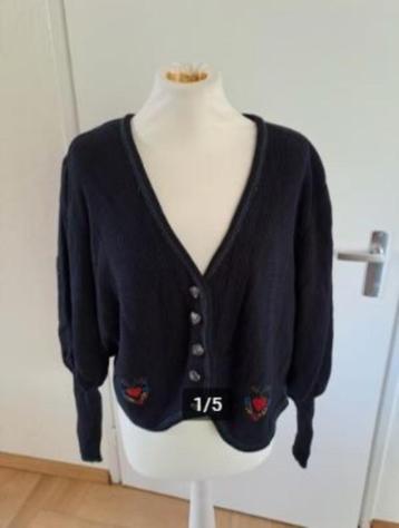 Vintage donkerblauw vest mt 52/54 met folkloremotieven ^ beschikbaar voor biedingen