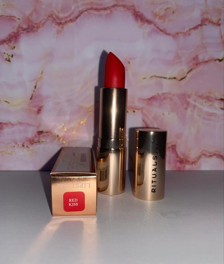 Rituals Lipstick - Red Kiss, Sieraden, Tassen en Uiterlijk, Uiterlijk | Cosmetica en Make-up, Nieuw, Make-up, Lippen, Rood, Ophalen of Verzenden