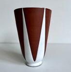 Wit met roodbruin vaasje van potterie De Haemstede, Ophalen of Verzenden