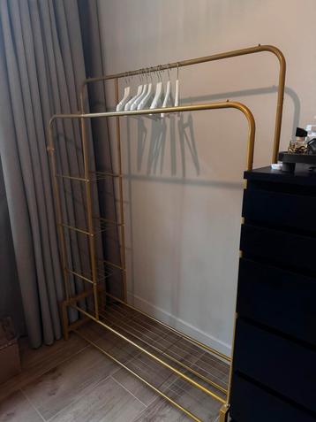 2x Kleding rek goud beschikbaar voor biedingen