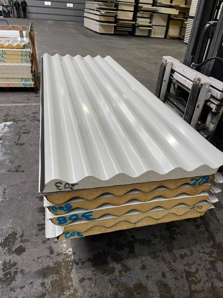 Geïsoleerde Golf dakpanelen tweede keus vanaf € 14,00 per m2, Doe-het-zelf en Verbouw, Platen en Panelen, Zo goed als nieuw, Overige materialen