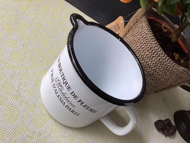 Vintage emaille melkschenker LA BOUTIQUE DU FLEURS, PARIS, Antiek en Kunst, Antiek | Emaille, Ophalen of Verzenden