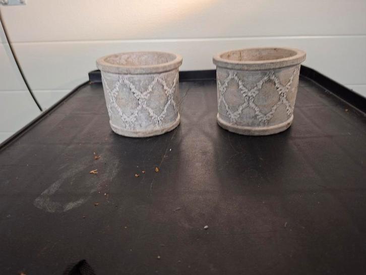 Set van 2 Bloempotten met Decoratief Motief, Tuin en Terras, Bloempotten, Gebruikt, Beton, Binnen, Balkon, Tuin, Minder dan 40 cm