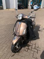 Vespa brommer 2014 + tucano, Fietsen en Brommers, Scooters | Vespa, Ophalen of Verzenden, Zo goed als nieuw