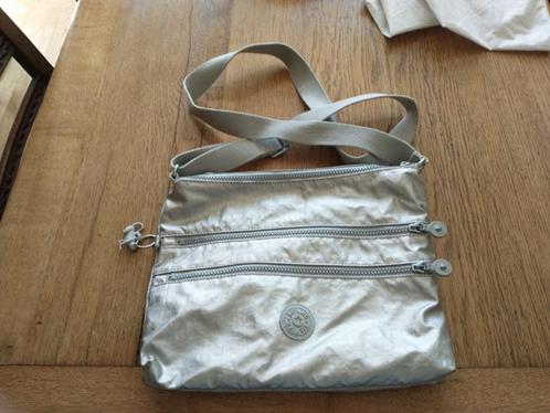 Nieuwe Kiplingtas  zilver metallic Prijs € 14 De tas heeft, Sieraden, Tassen en Uiterlijk, Tassen | Schoudertassen, Nieuw, Kipling