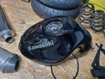 Kawasaki ER6N Tank - Zwart beschikbaar voor biedingen
