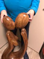 Groot houtsnijwerk liefdes beeld koopje 30 euro, Ophalen of Verzenden