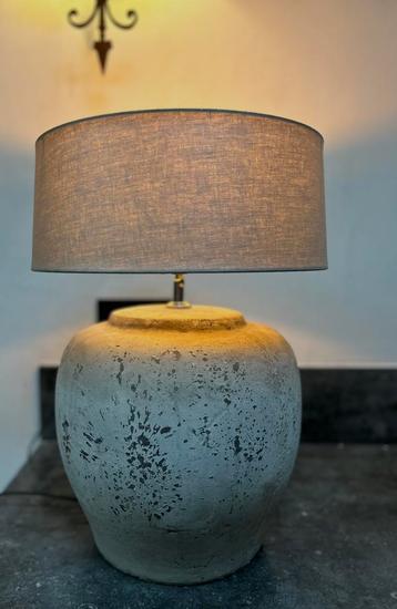 Sobere kruik lamp zonder de kap lampenvoet sleets beschikbaar voor biedingen