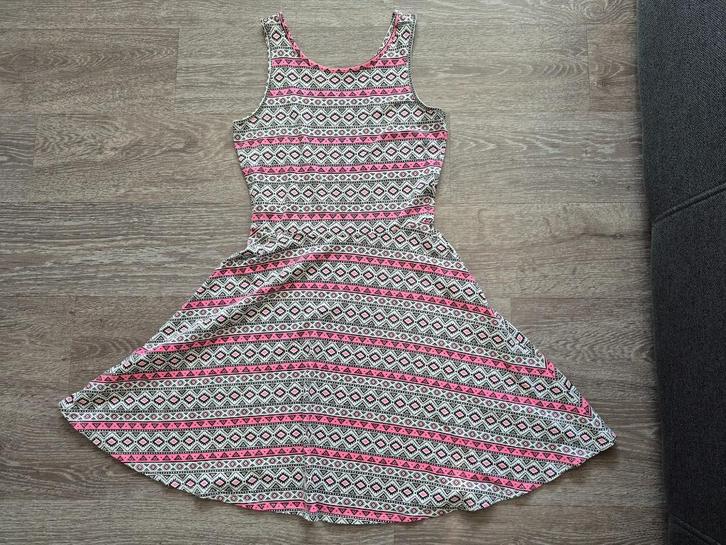 Mouwloze Zomerjurk met figuren ( Zwart/ Roze & Wit), Kinderen en Baby's, Kinderkleding | Maat 158, Zo goed als nieuw, Meisje, Jurk of Rok