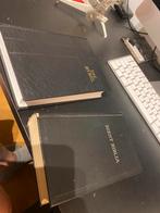 Twee bijbels Hongaars  en Zuid Afrikaans, Boeken, Ophalen of Verzenden, Gelezen