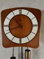 Oude klok met gewichten, Ophalen