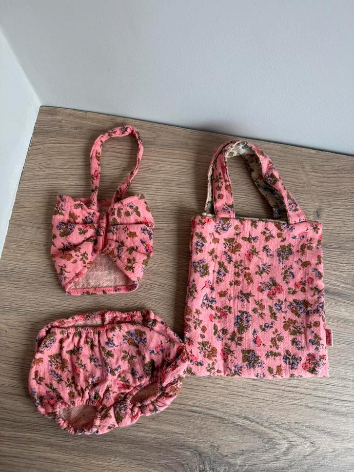 Maileg Rosa bikini met tas, Verzamelen, Poppenhuizen en Toebehoren, Zo goed als nieuw, Poppenhuis, Ophalen of Verzenden