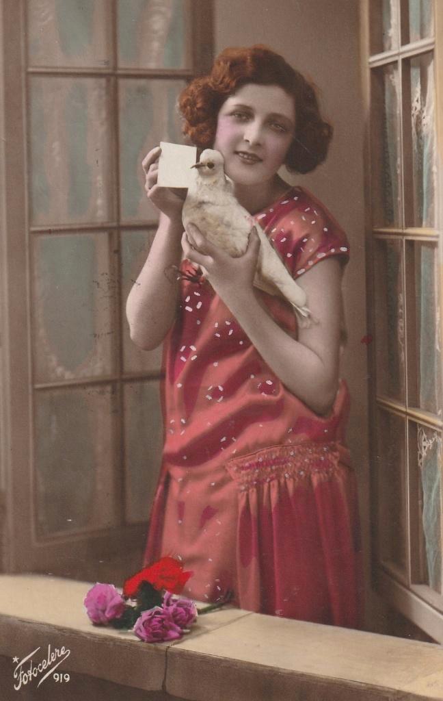 MEISJE JURK DUIF UIT 1926 ZEER MOOIE OUDE KAART KJ715, Verzamelen, Ansichtkaarten | Themakaarten, Gelopen, 1920 tot 1940, Overige thema's