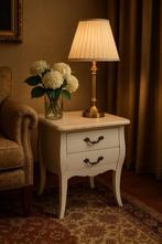 Klassiek nachtkastje / bijzettafeltje, Huis en Inrichting, Slaapkamer | Nachtkastjes, Ophalen, Minder dan 45 cm