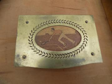 Art deco tabaksdoos messing tennisspeler ingelegd Wumak Art beschikbaar voor biedingen